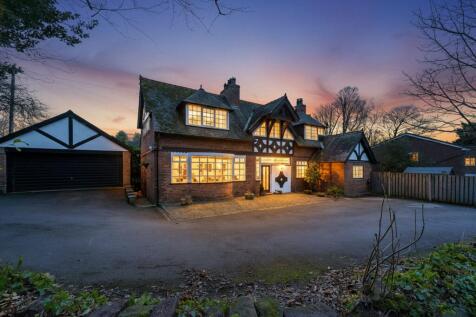 Eversley Lodge, 21 Hazlehurst Road, Frodsham, WA6 6EX