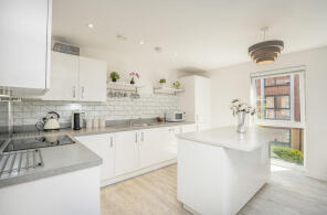 Flat 9, Somerville House, Holmesley Road, Borehamwood WD6 1AJ