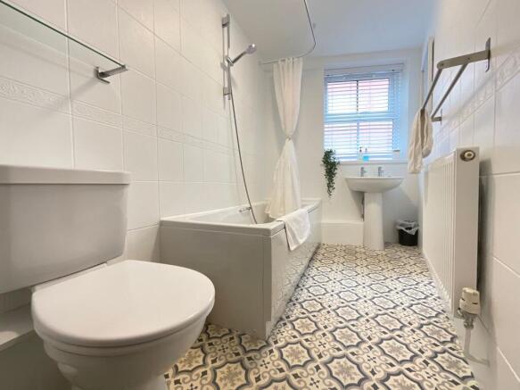 4 bed Semi-Detached for sale Image 11