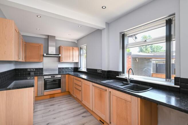 3 bed End of Terrace to rent Image 5