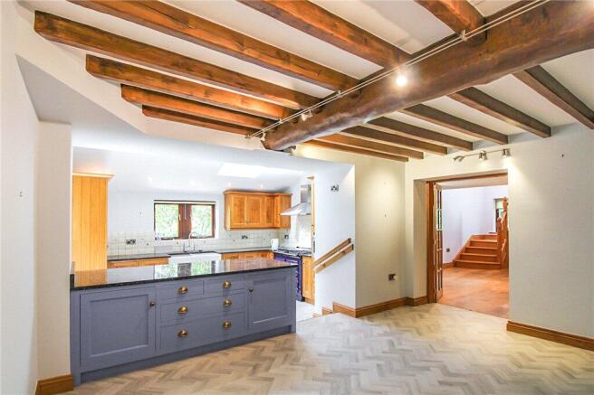 5 bed Detached for sale Image 6