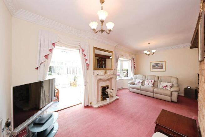 4 bed Detached for sale Image 8