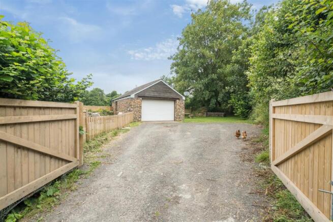 Earlscombe Entrance..jpg