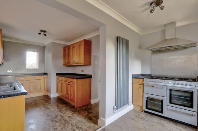 3 bed Semi-Detached to rent Image 4