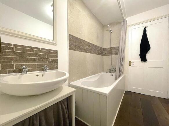 Bathroom (2).jpeg