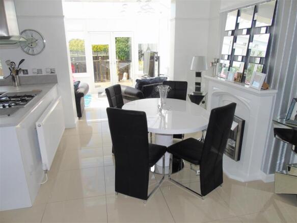Kitchen1.JPG