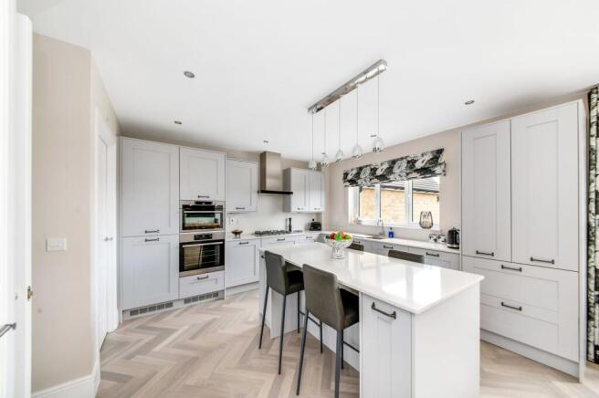 OPEN-PLAN DINING KITCHEN