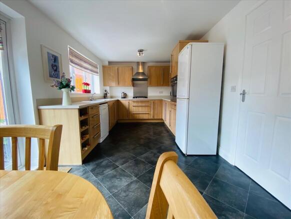 KITCHEN/BREAKFAST ROOM