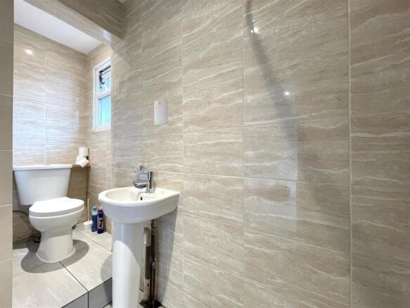 Bathroom Downstairs.jpg