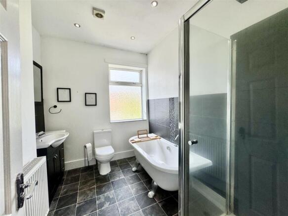 2 bed End of Terrace to rent Image 4