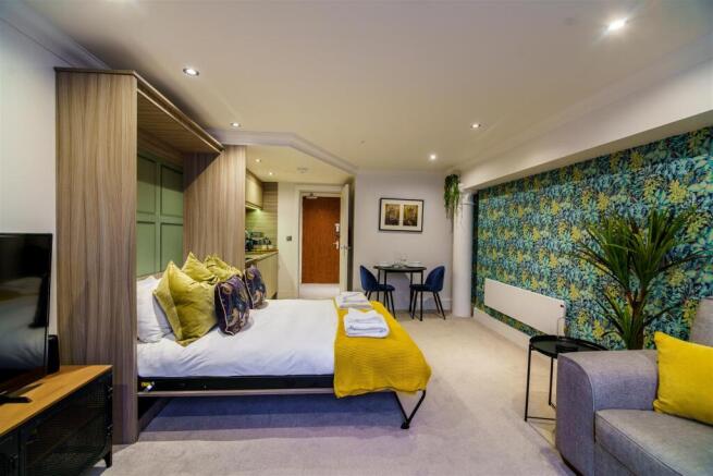LIVING SPACE/BEDROOM