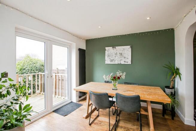 5 bed Detached for sale Image 7