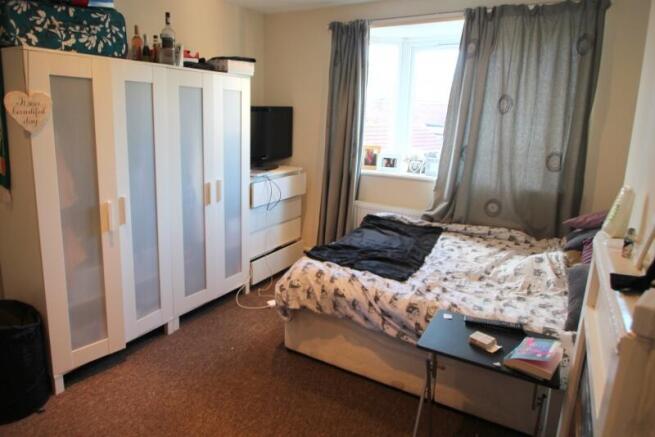 5 bed Semi-Detached to rent Image 6