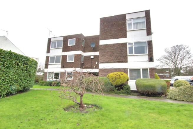 1-bed flat on St Michaels Mount, Inglemire Lane, Hull, £60,000