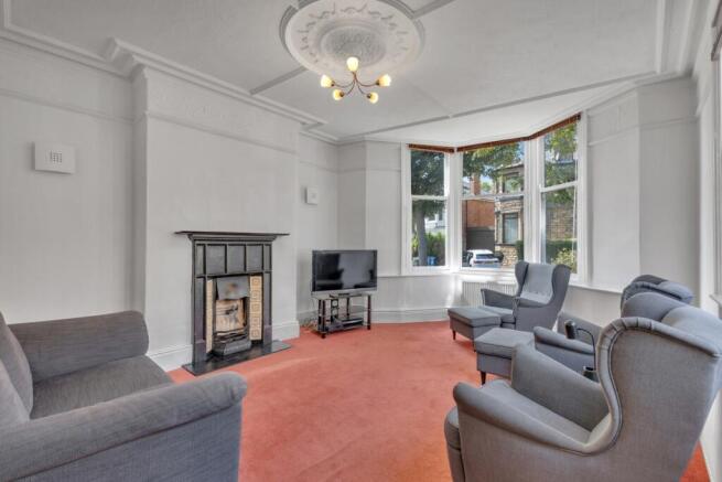 5 bed Detached for sale Image 4