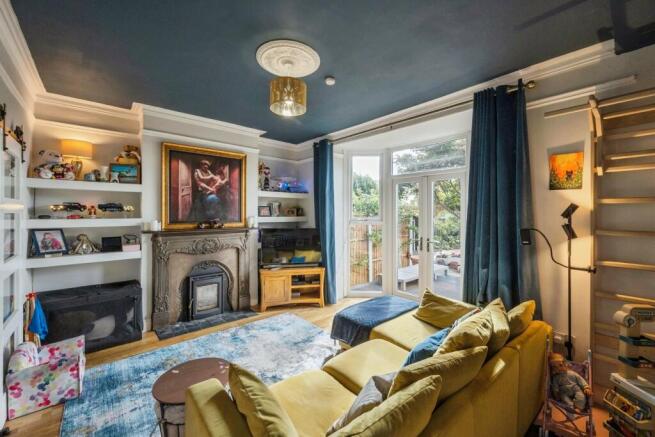 4 bed Semi-Detached for sale Image 4