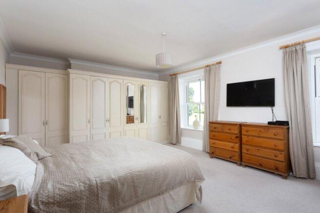 4 bed Detached for sale Image 7
