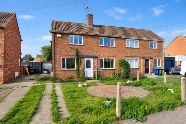 2-bed semi-detached on Coxons Close, Huntingdon, PE29, £250,000