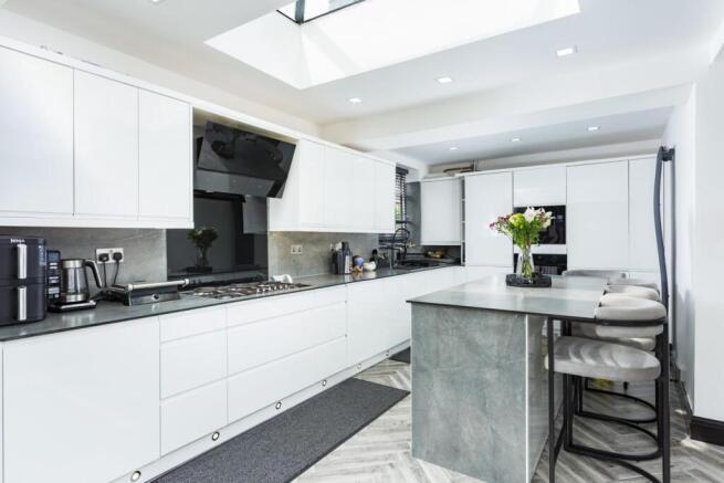 70 High Moor Crescent-13.jpg