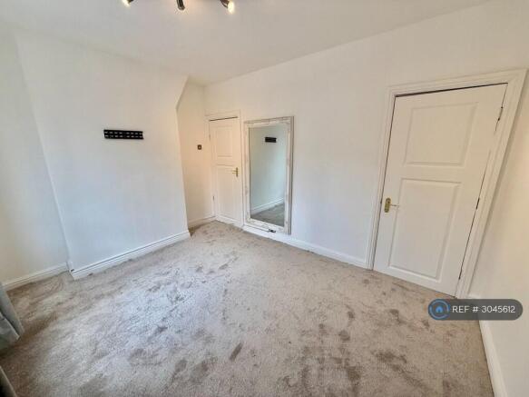 2 bed Terraced to rent Image 6