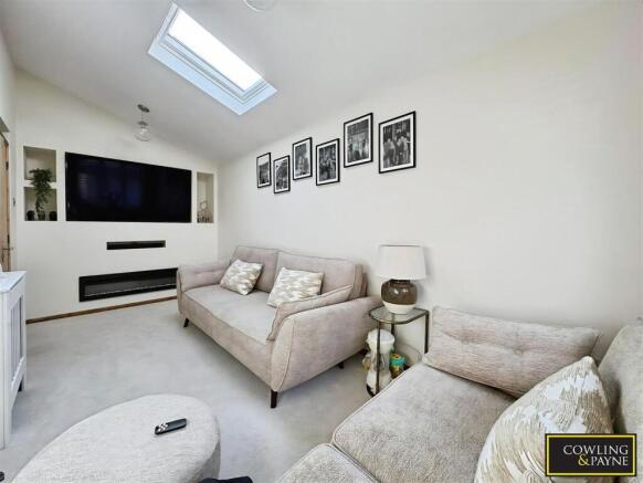 LOUNGE/SNUG
