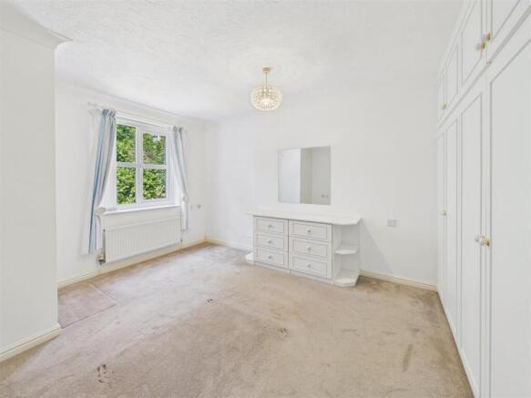 2 bed Flat for sale Image 4
