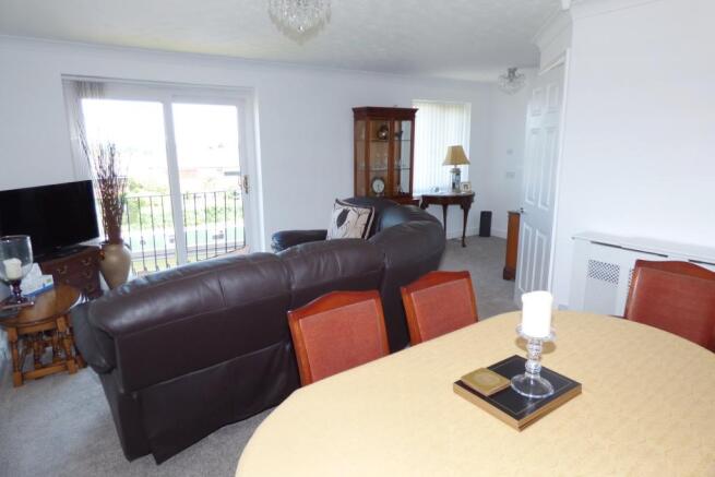 Lounge/Dining Room
