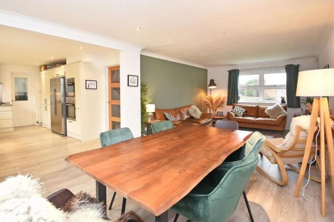 6 bed Detached for sale Image 4