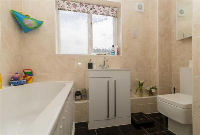 FAMILY BATHROOM