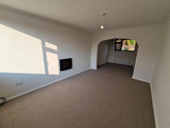 3 bed Semi-Detached to rent Image 4