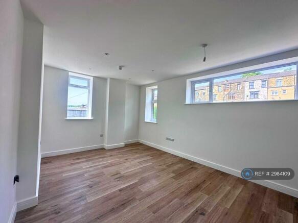 1 bed Flat to rent Image 10