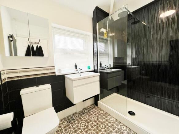 Shower Room pic 1.jpg