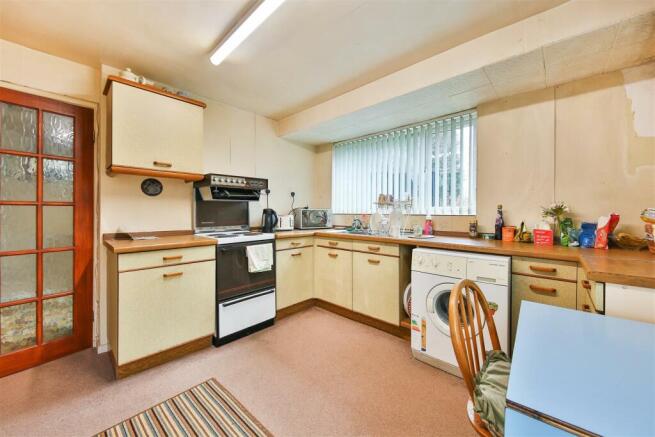 Kitchen2.jpg