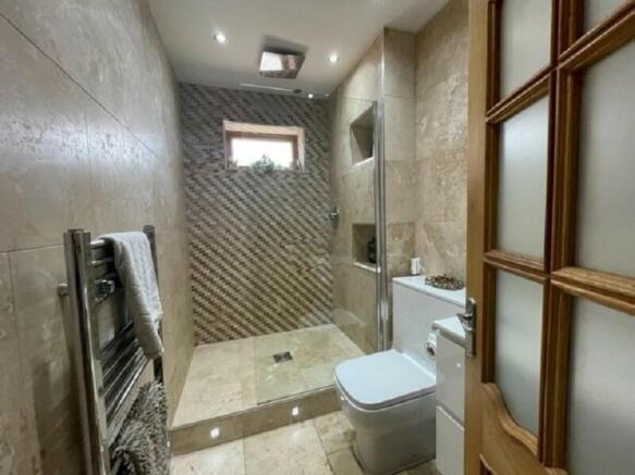 D/S Bathroom