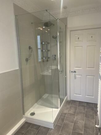 Flat 2 Southdown - Bathroom.2.jpg