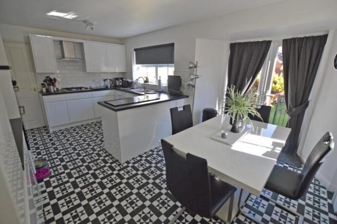 Kitchen 3.jpg