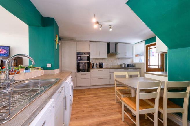 Kitchen/Breakfast Room