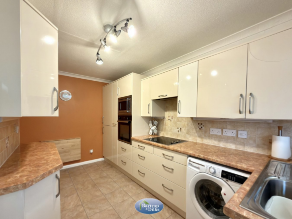 2 bed Semi-Detached Bungalow for sale Image 11
