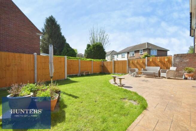 REAR GARDEN 01.jpg
