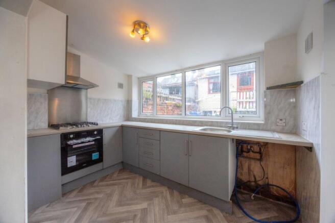 3 bed Terraced to rent Image 4