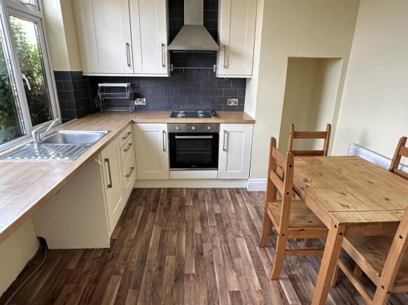 3 bed Semi-Detached to rent Image 4