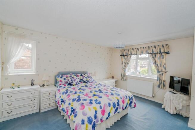 Rochester Way, Cannock WS12 3YH -15.jpg