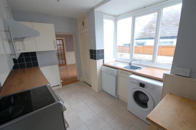 Kitchen 2.jpg