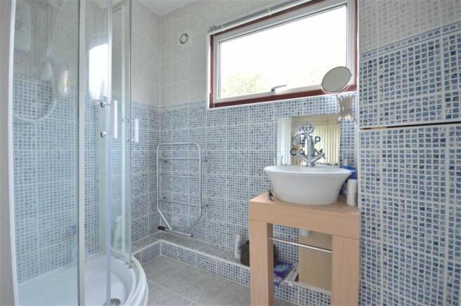 EN SUITE SHOWER ROOM