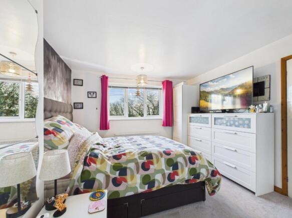 3 bed Semi-Detached for sale Image 12