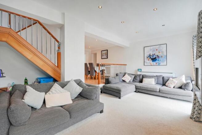 4 bed Detached for sale Image 9