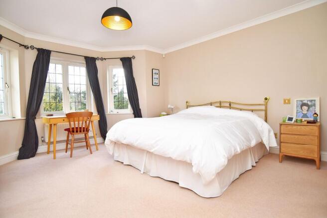 3 bed Apartment for sale Image 11