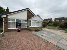 8, Alton Close, Ashton-under-lyne OL6 8XG