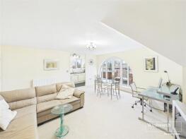 Flat 17, 55 Stirling House, Silver Street, Reading RG1 2SU