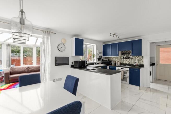 4 bed Detached for sale Image 5